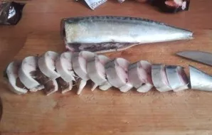 Clean the fresh mackerel and cut it into pieces. Choose the thickness of the pieces yourself: some like thinner ones, while others like t...