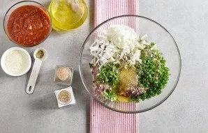In a deep bowl, mix the minced meat with bread crumbs, grated mozzarella, onions and parsley. Beat in the egg and season with salt and pe...