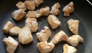 If you have a good pan, fry the pieces of turkey without oil. If the meat sticks to the pan, use a small amount of vegetable oil. Fry the...