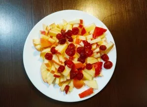 Finely chop the apples, add dried cranberries, sugar and mix.