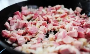 Add the diced ham and fry for 3-4 minutes until well heated. Remove from heat and set aside.