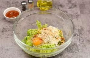 Wash and dry the zucchini, then grate on a fine grater, squeeze the juice and put the zucchini in a bowl. Break an egg into the zucchini,...