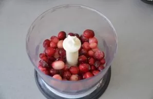 Put the cranberries in a blender.