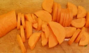 Cut peeled carrots into slices or smaller slices.