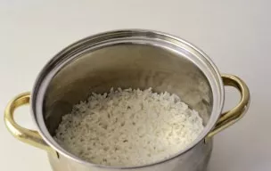 Boil the rice according to the instructions on the package.