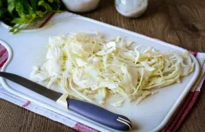 Cut the cabbage into strips.
