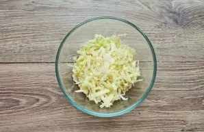 Finely chop the cabbage and put it in a bowl.