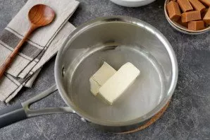 In a saucepan over medium heat, melt the butter.
