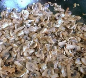 Finely chop the onion and champignons. Heat the oil in a pan, first add the onions, after a couple of minutes add the mushrooms and cook ...