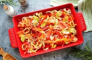 Cut the vegetables into strips and put them in a baking dish. Salt, pepper, add vegetable oil and mix everything. Cover with baking foil,...