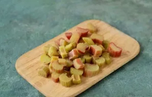 Rhubarb cut into circles. If the stem is too hard, pre-peel it with a vegetable razor.