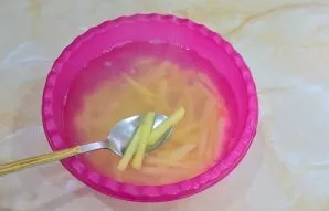 Peel the potatoes, wash and cut into strips. Then pour boiling water and leave to settle for 15 minutes. During this time, the potatoes w...