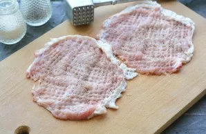 Cut the pork into long pieces, beat with a hammer to get thin sheets. Season with salt and pepper.