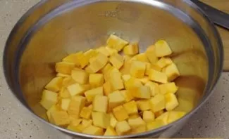 We cut the pulp into cubes.