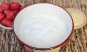 Transfer the yogurt to a bowl.