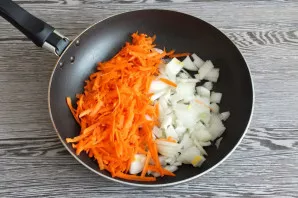 Grate the carrots on a coarse grater, cut the onion. Heat vegetable oil in a pan. Transfer the vegetables and saut? until soft.