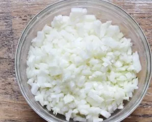 Finely chop the onion.