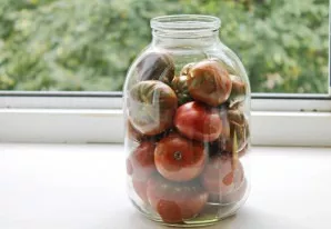 Wash and dry the wide-necked jar. Place the tomatoes loosely up to the neck.
