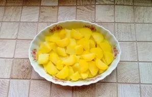 Peel the potatoes, rinse, put in a saucepan with salted water. Bring to a boil, boil for 2 minutes and remove. Cool slightly, cut into ci...