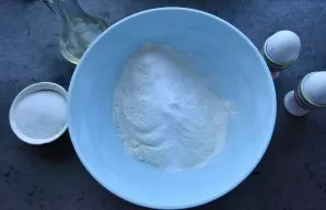 Sift the wheat flour along with salt, soda and baking powder into a bowl of the appropriate size through a fine sieve.