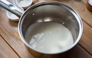 Yogurt should be warm, so put in a saucepan and heat over low heat to a temperature of about 36 degrees.