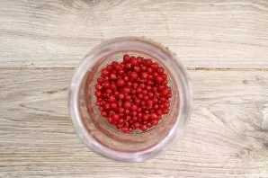 Rinse the jar thoroughly and sterilize it in any convenient way. Sort the berries, removing branches and debris, rinse and let the water ...