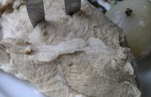 After this time, remove everything from the broth and strain. Bring the liquid to a boil again.