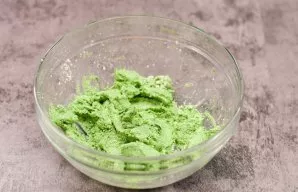 Mix the baked spinach with ricotta and crush with a blender, add salt and pepper to taste.