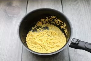 Sort the millet thoroughly and rinse several times with cold water. Put in a saucepan with a thick bottom.