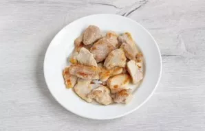 Cut the meat into small thin pieces, salt to taste and fry in vegetable oil until soft and golden brown.