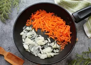 Peel the onion and chop finely. Peel the carrots and grate on a coarse grater. Put the vegetables in a pan with vegetable oil and fry eve...