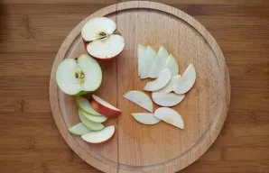 Finely chop the apples. A small piece of cheese weighing 125 grams requires 10 thin slices. The remaining apple can be used for decoratio...