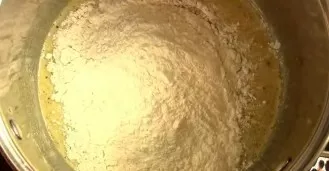 Add flour to the eggs. Stir so that there are no lumps.