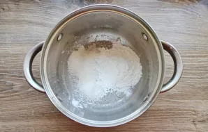 First, prepare the cream base. To do this, pour sugar and starch into a pot.