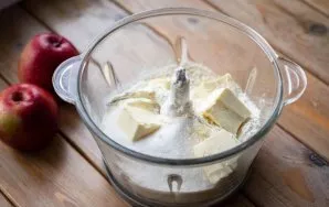 To prepare the flour crumbs, pour the flour into the blender bowl, add 60 grams of sugar and 120 grams of cold butter, cut into pieces fo...