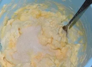 Add sugar, semolina and vanilla sugar.