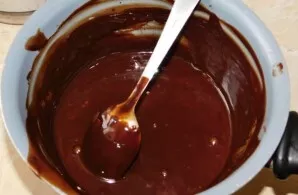 Melt the chocolate with cream.