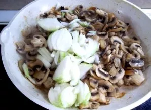 Peel and cut the onions into feathers, add them to the pan with the mushrooms and fry everything until the onions are soft, add a little ...
