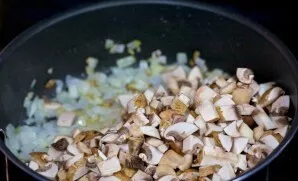 Wash the mushrooms, cut into small cubes and add to the onion.