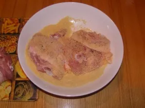 Now roll each piece in breadcrumbs.