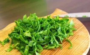 Wash, dry and chop spinach.