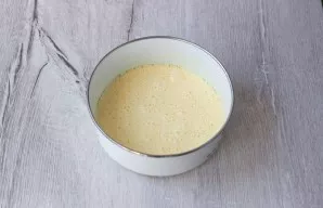 Beat the eggs with mayonnaise.