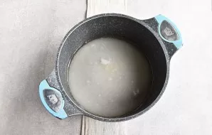 Pour water and sugar into a bowl. Mix well. Bring to a boil over high heat, then reduce heat and simmer for 10 minutes.