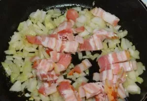 Chop and fry the bacon and onion.