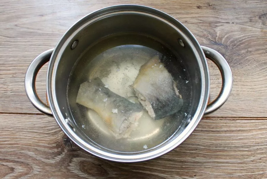 Clean the scales and entrails of the fish, cut it into pieces and put it in a pot. Add water and bring everything to a boil over medium h...