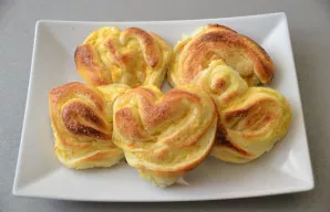 Buns with cottage cheese are ready.