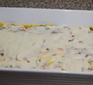 Fill with a small amount of sauce (about 1/4 part) on top.