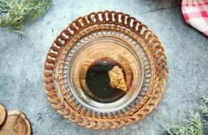 In a bowl, mix the mustard, Narsharab pomegranate sauce, vegetable oil and soy sauce.