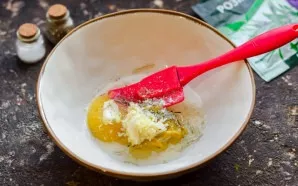 Add rosemary, salt and pepper. Peel the garlic and crush it, put in the marinade.