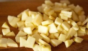 Finely chop the apples (but do not grind with a blender!) and also add to the dough.